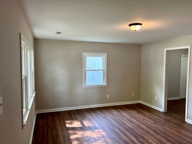 Building Photo - 1305 Lynhaven Ave