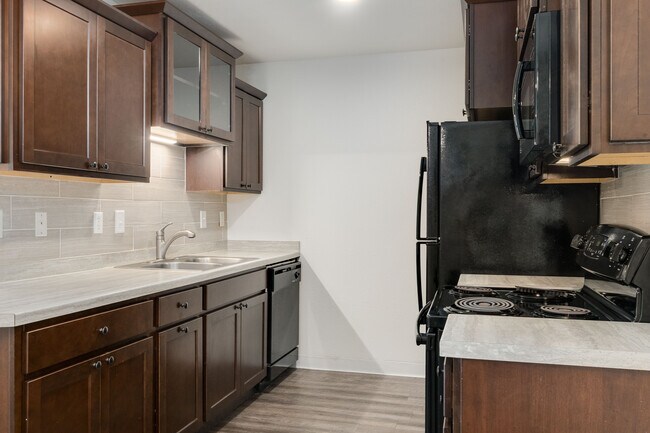 Building Photo - Whispering Pines