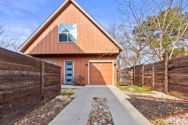 Building Photo - 4706 Santa Anna St
