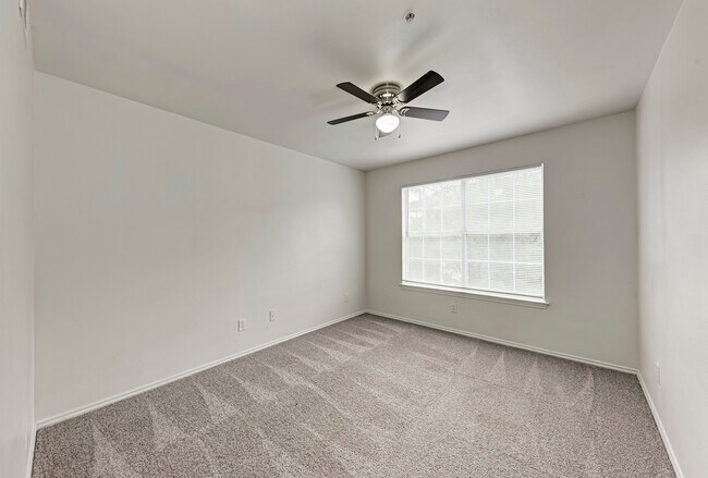 2da y 3ra Sala - Arrowhead Park Apartments