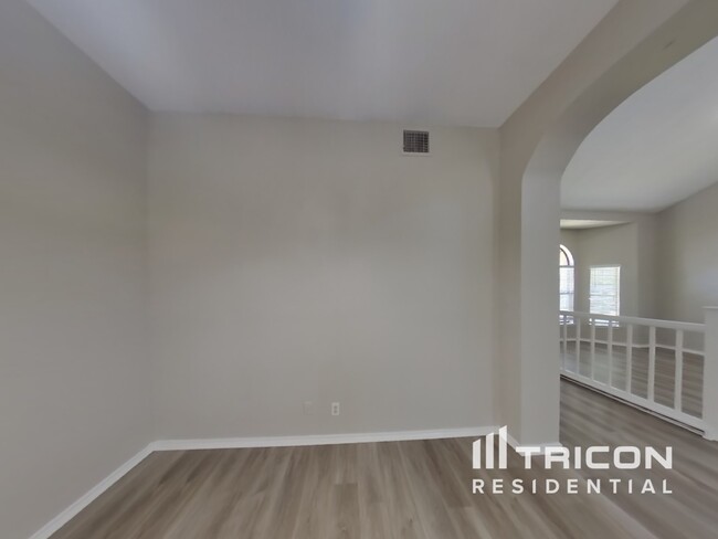 Foto del edificio - 8028 Copper Trail Dr