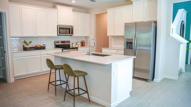 Building Photo - 567 Holly Lks Dr