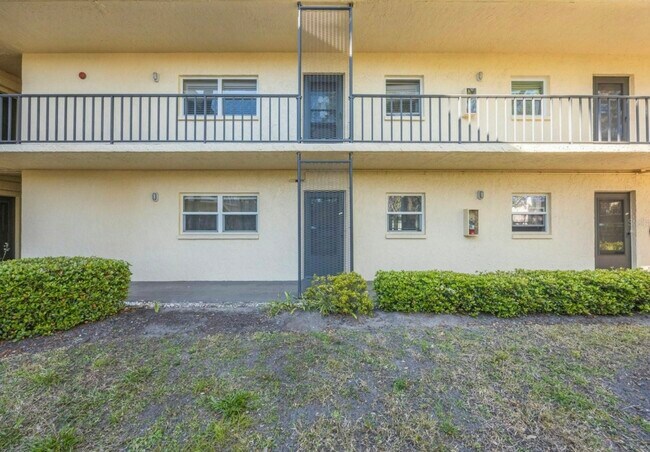 Building Photo - 11485 Oakhurst Rd