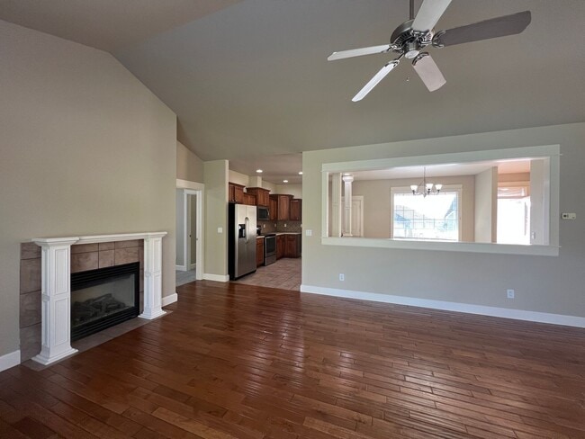 Building Photo - 8707 MacLaren Ave