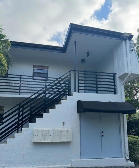 Foto del edificio - 9751 Wayne Ave