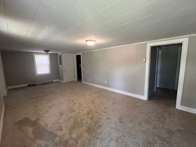 Building Photo - 735 NC-24, Cameron