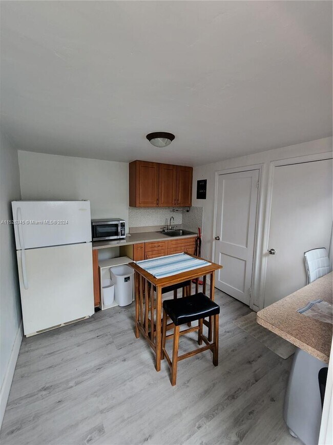 Foto del edificio - 6610 SW 42nd St