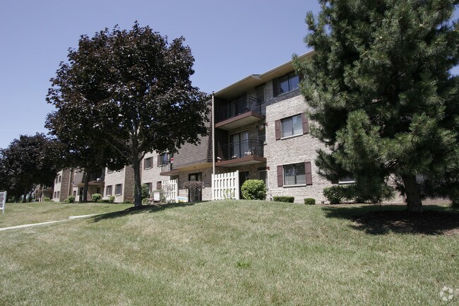 Building Photo - Jefferson Parkview Condominiums