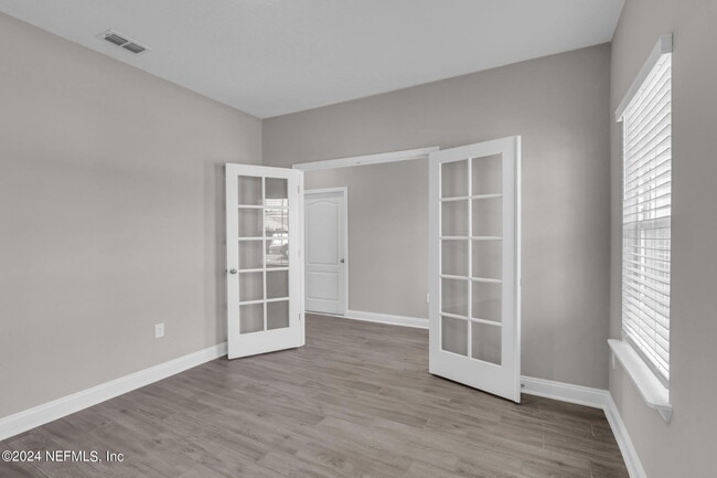 Building Photo - 660 Narvarez Ave