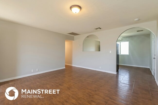 Building Photo - 112 W Gary Way