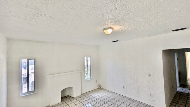 Building Photo - 1745 SW 17th St