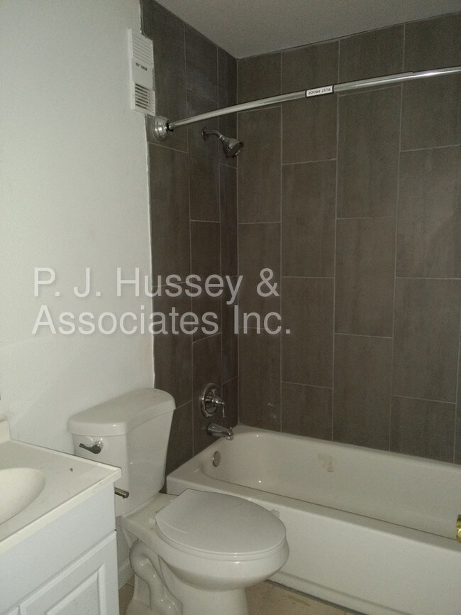 Building Photo - 1433 S Stanley Pl #15