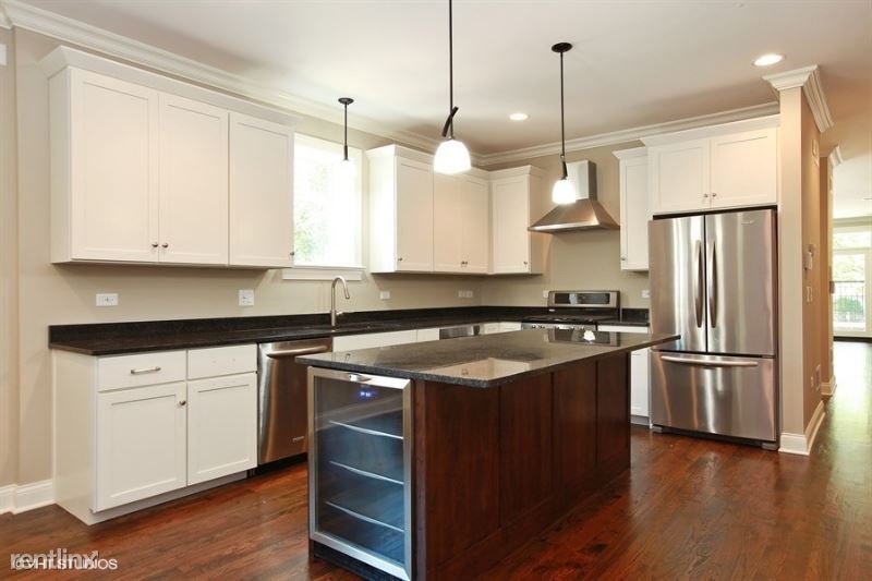 Primary Photo - 4043 N Kenmore Ave