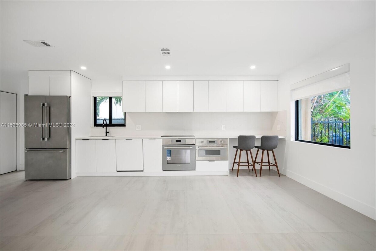 Foto principal - 3668 SW 26th St