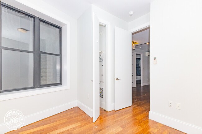 Building Photo - 1625 Putnam Ave