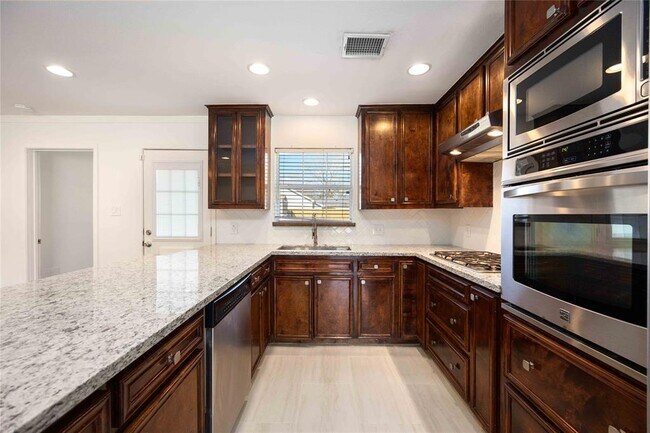 Building Photo - 1830 Libbey Dr