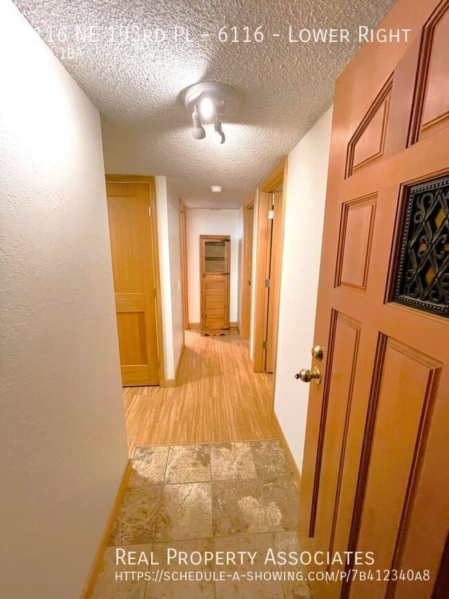 Foto del edificio - 6116 NE 193rd Pl