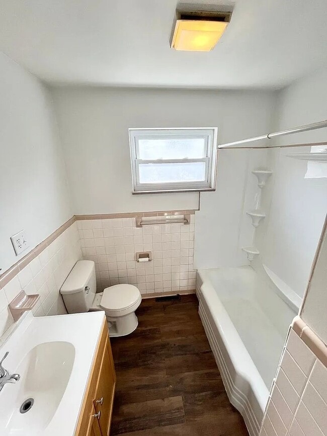 Building Photo - 1021 W Virginia Ave