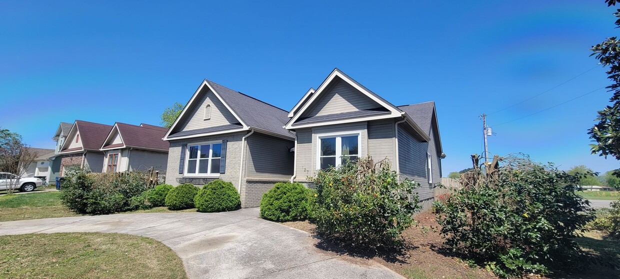 Primary Photo - 4 Bed 2 Bath Owens Crossroads, AL