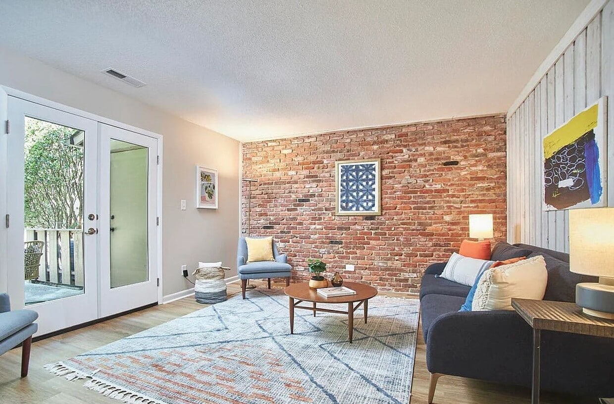 Mid-Century Modern Gem: Renovated 2BR Loft with Pool & Private Patio - Mid-Century Modern Gem: Renovated 2BR Loft with Pool & Private Patio