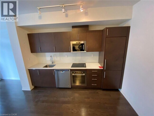 Photo du bâtiment - 460 Adelaide St E