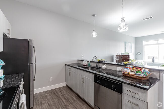 1BR, 1BA - 756SF - Kitchen - Borden