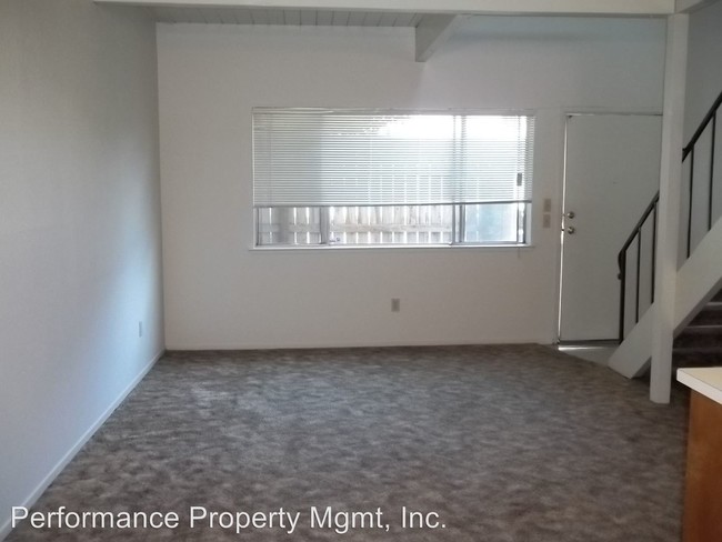 Building Photo - 6088 N Fresno St