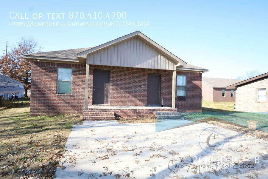 Primary Photo - Luxury 2 bed, 1 bath duplex - new construc...