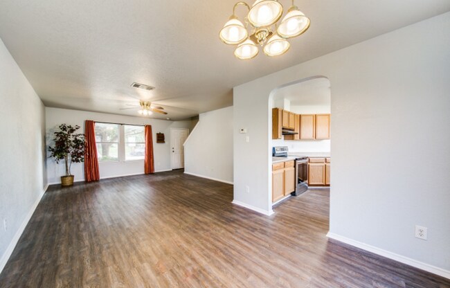 Photo - 8914 Kestrel Oak House