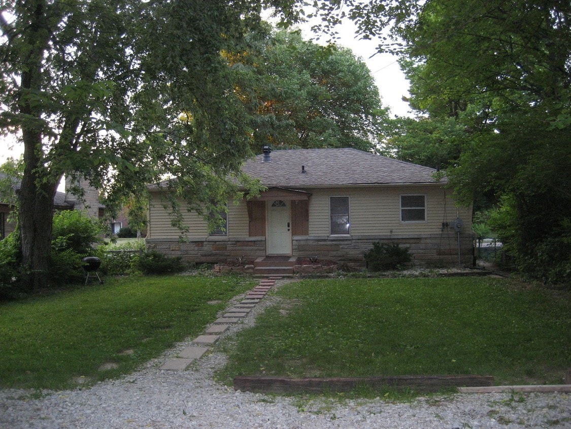 Building Photo - 3213 E 38th St