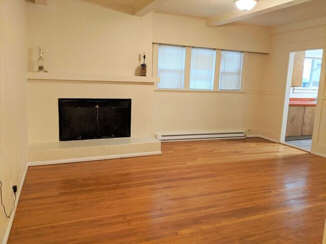Foto del edificio - West Campus 4 bed/1 bath one level house -...