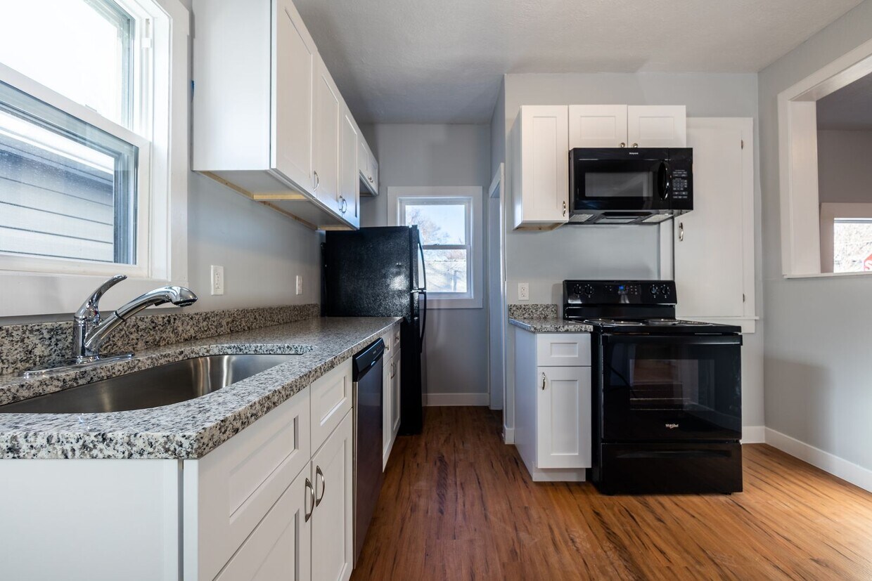 Foto principal - Adorable 1 Bed 1 Bath House with Detached ...