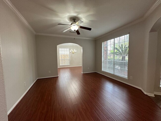 Building Photo - 9210 Memorial Grove Dr