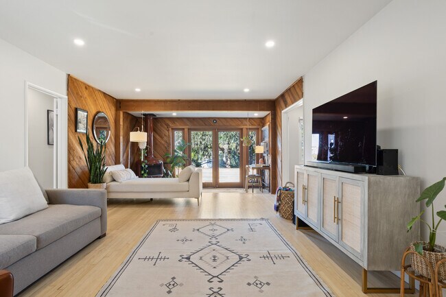 Building Photo - 5923 Abernathy Dr