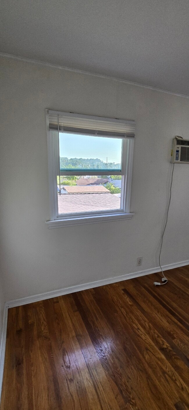 living room - 1530 N Ave 45
