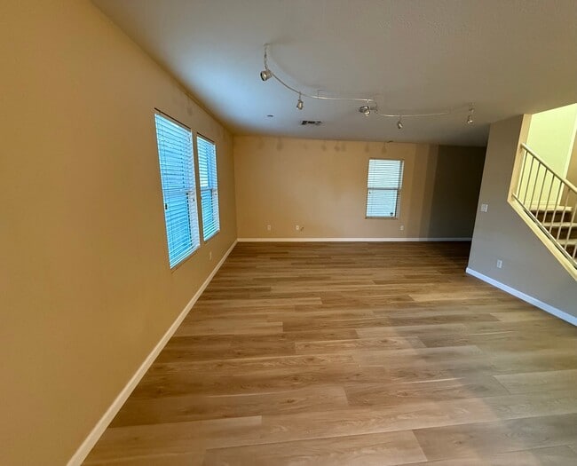 Building Photo - 8452 Avenida da Ln