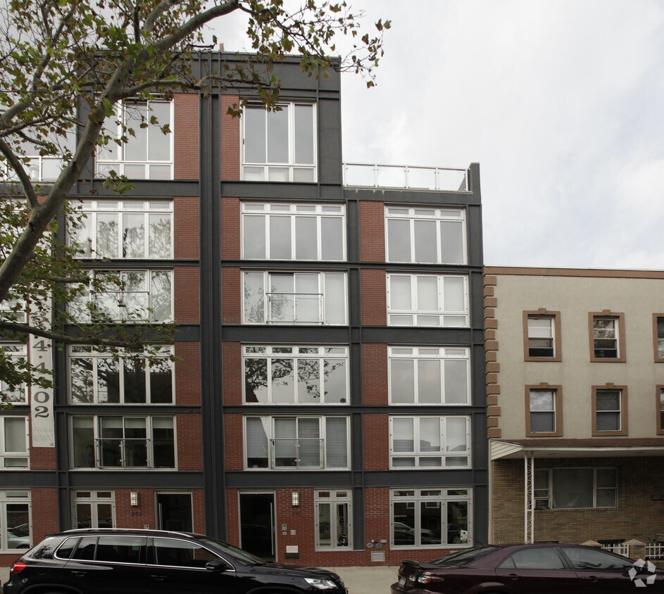 Building Photo - 275 Manhattan Ave