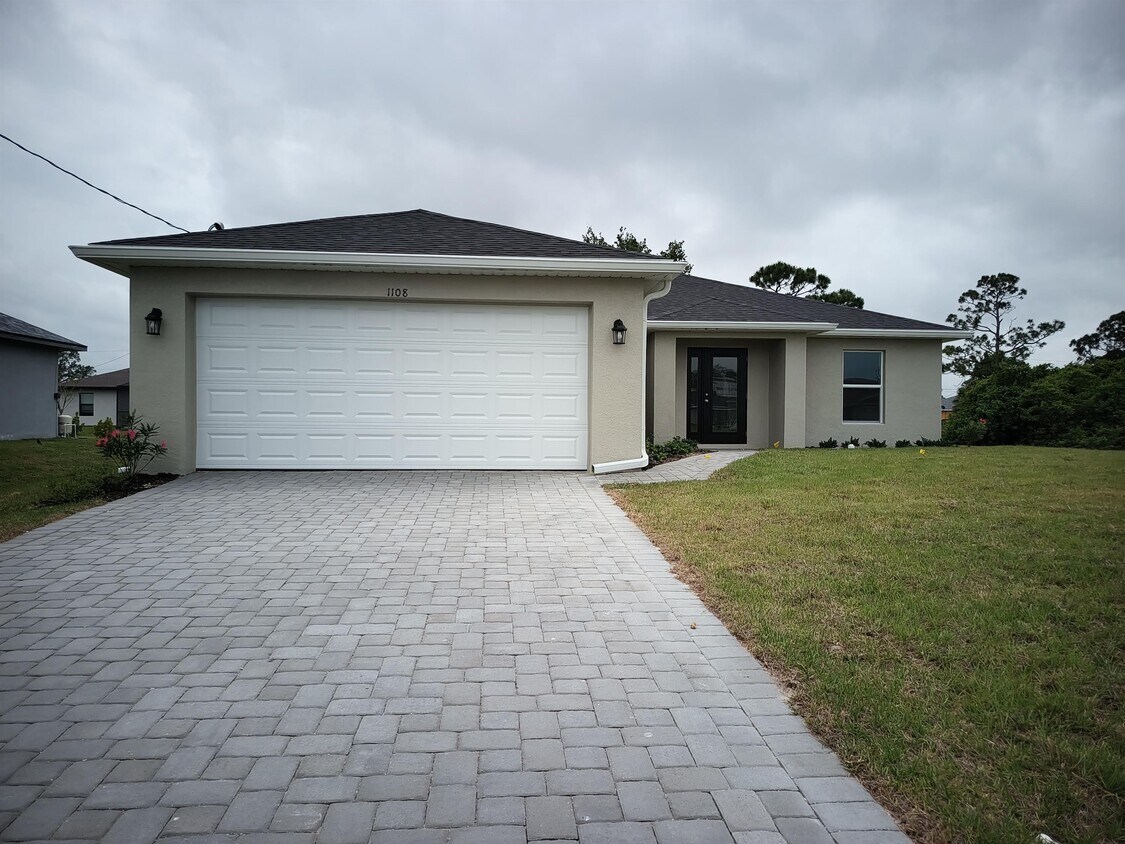 Foto principal - 1108 NE 33rd Terrace
