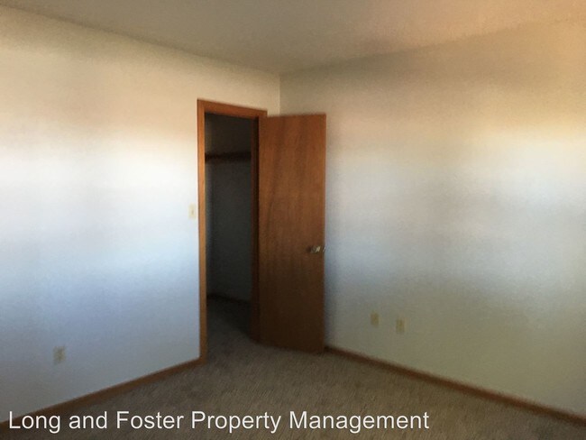 Building Photo - 3 br, 1.5 bath House - 718 Glade Rd.