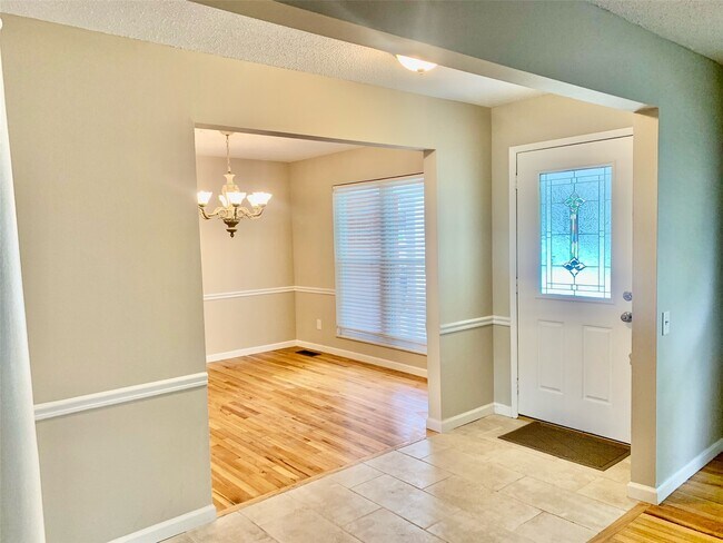 Building Photo - 1411 Old Farm Dr