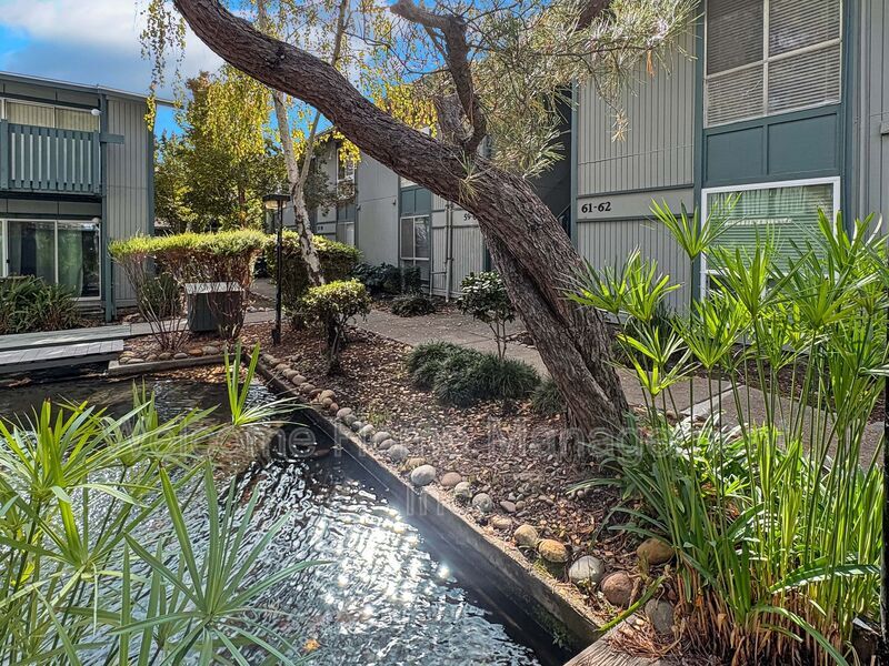 Foto principal - 1036 Oak Grove Rd