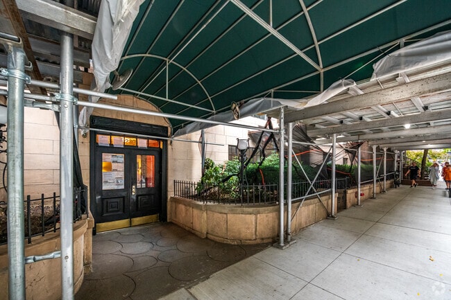 Building Photo - 230 E 50th St