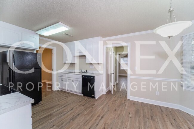 Foto del edificio - 3 bedroom brick home with study!