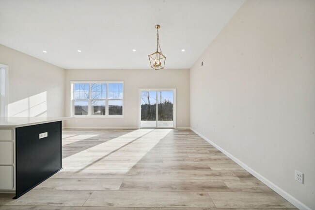 Building Photo - 2217 Lebanon Dr