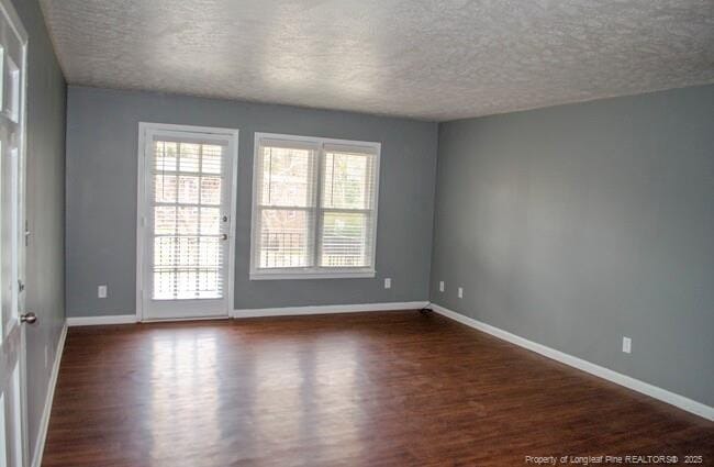 Foto del edificio - 3211 Tallywood Dr