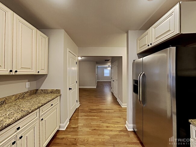 Building Photo - 3226 Draper Ave