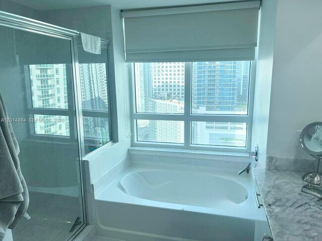 Foto del edificio - 950 Brickell Bay Dr