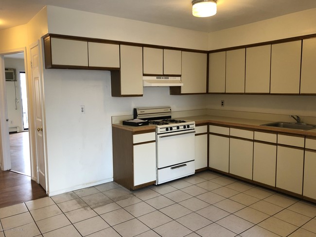 Building Photo - 379 Bradley Ave