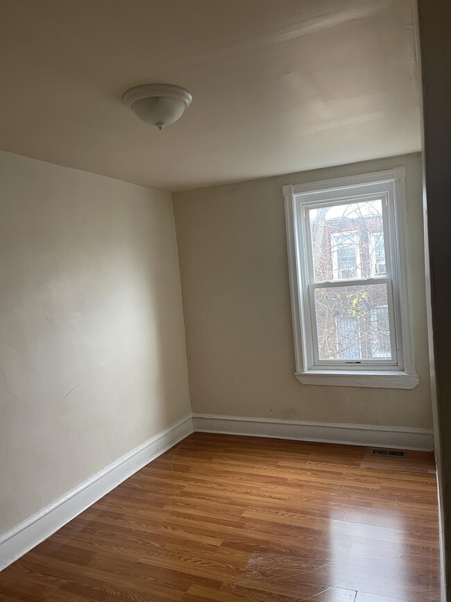 Building Photo - 4635 Hurley St