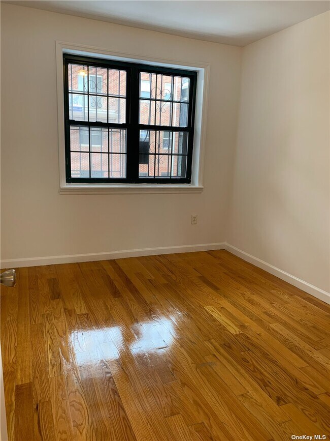 Foto del edificio - 103-2-103-42 42nd Ave